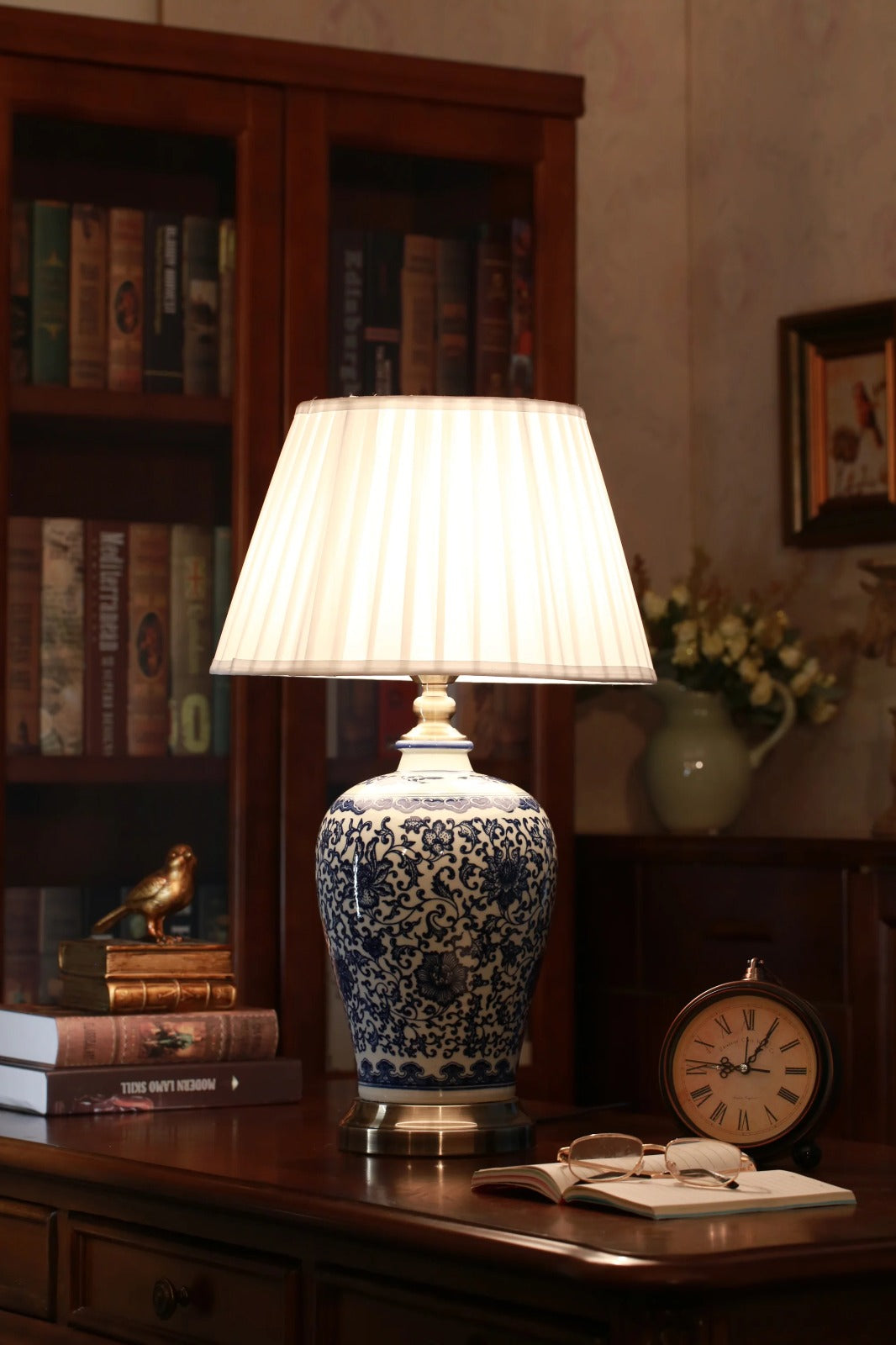 Lamp Blue and White handcrafted Creative Ceramic Table Lamp Model (6223)